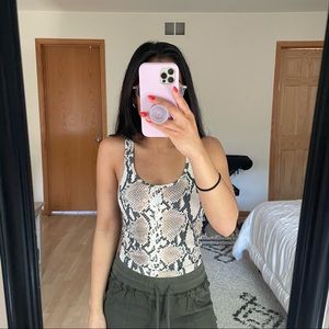 Aritzia TNA 90’s Bergman tank